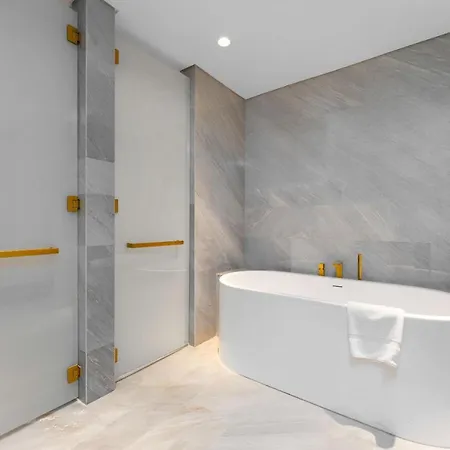 Maison Privee - Glamourous Apt With Sea Views At Five Palm Dubai Buitenkant foto