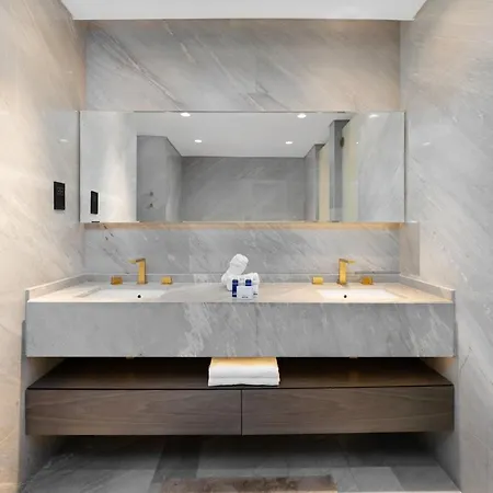 Maison Privee - Glamourous Apt With Sea Views At Five Palm Dubai Buitenkant foto
